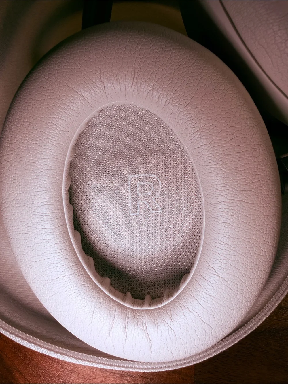 BRAND NEW Bose White Over-Ear Wireless Headphones with Zip Case **Never Used** - Picture 7 of 11